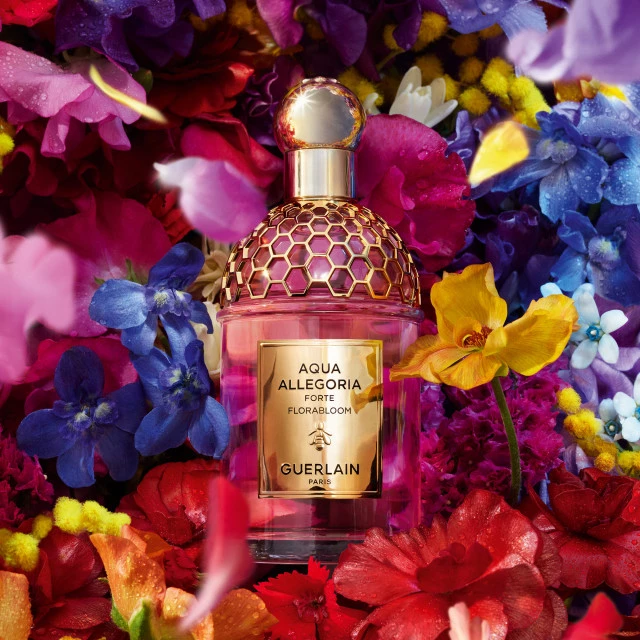 aqua-allegoria-coffret-florabloom-forte-eau-de-parfum-avec-sa-miniature-et-son-lait-pour-le-corps